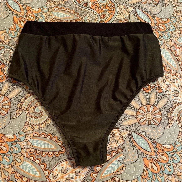 NWT Olive Green and Black Pretty Little Thing Bikini Bottom - Picture 4 of 4